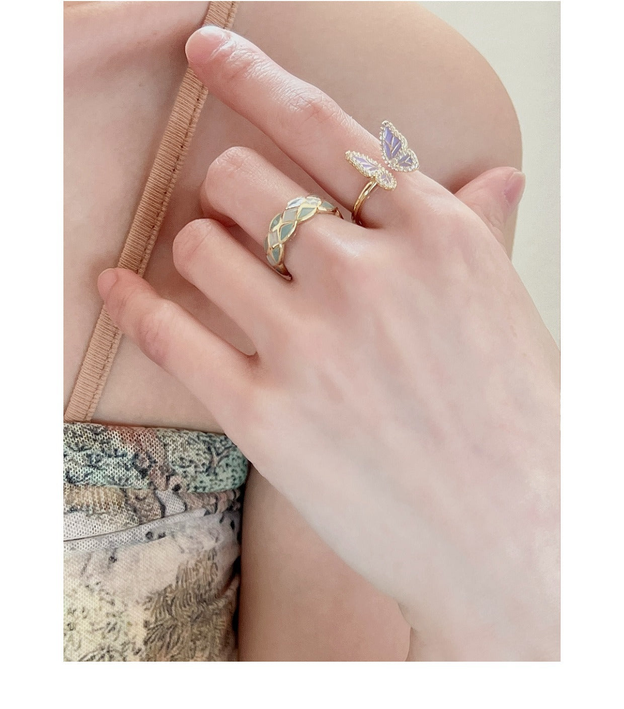 Fashionable butterfly ring with pearl accent - image 4