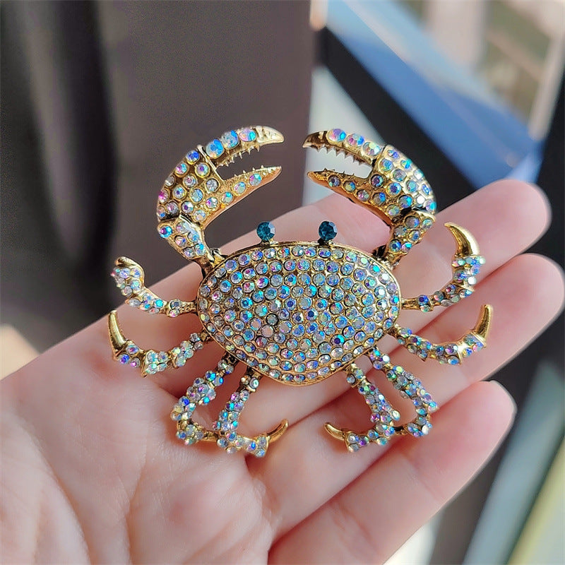 Chic crab brooch with rhinestones