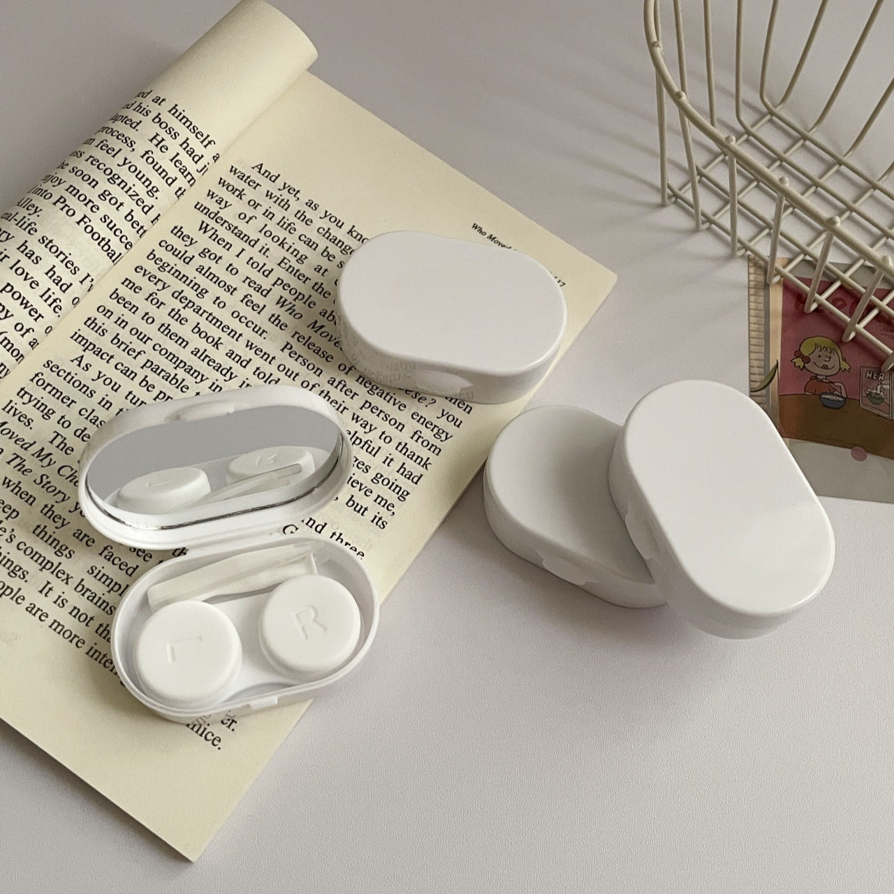 Cute heart-patterned contact lens holder