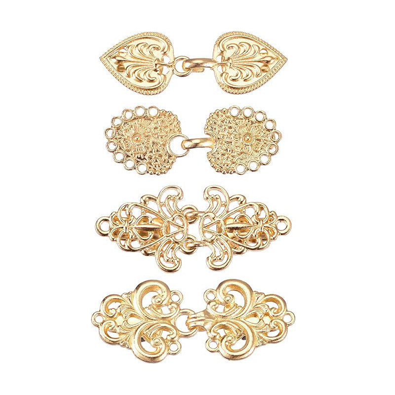 Stylish scarf clip in gold finish
