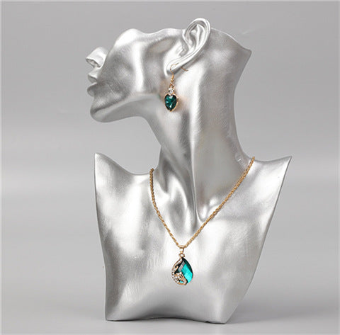 mannequin statue in Nordic style for earrings display