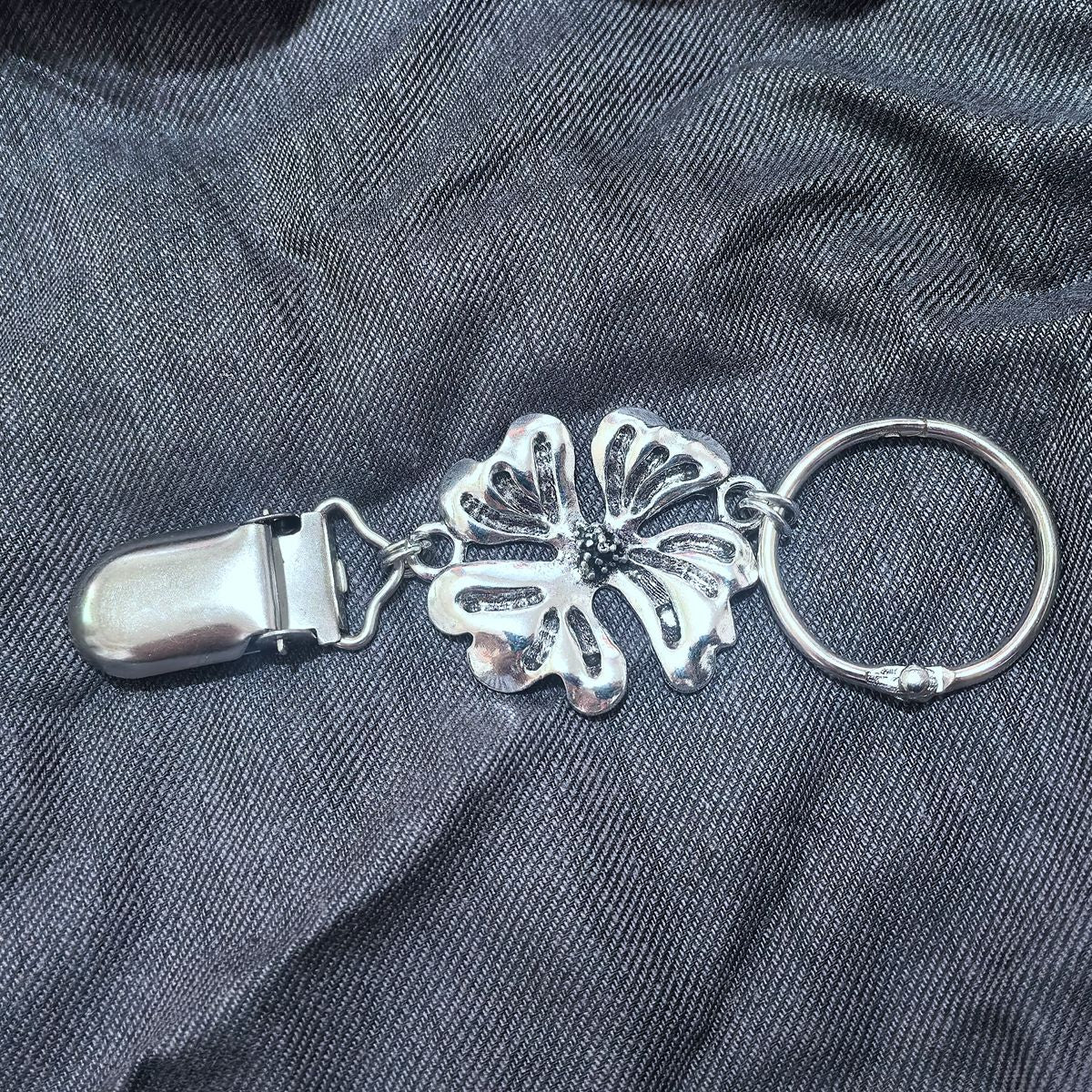 Durable alloy hat clip close up