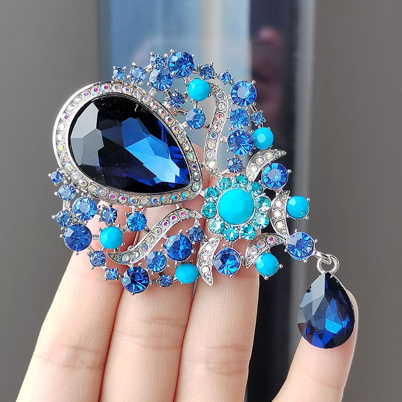 Vintage crystal drop brooch image 3