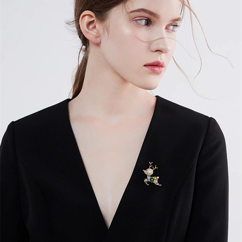 gold reindeer brooch design with hollow cutouts