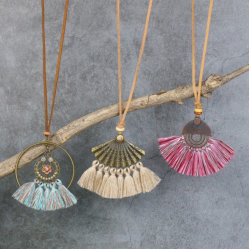 Bohemian necklace in vibrant color options image 3