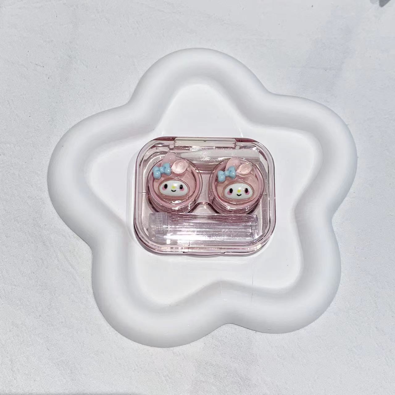 Cute heart-patterned contact lens holder