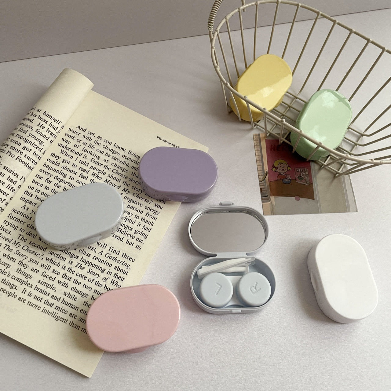 Stylish contact lens case with a chic look