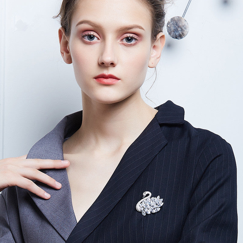 Brooch on Accessories Display Image 7
