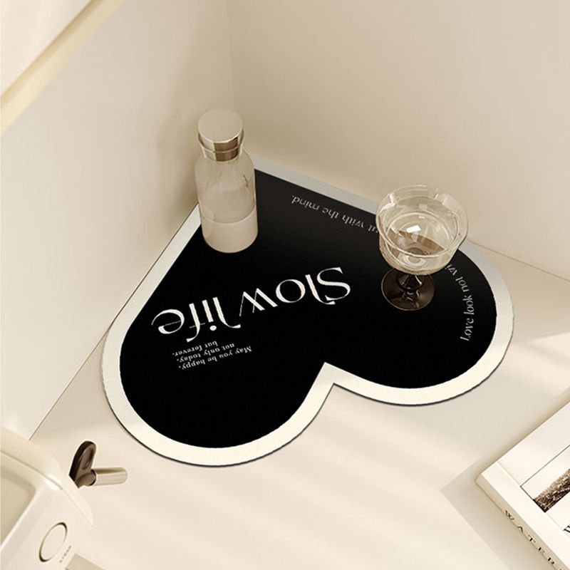 Stylish kitchen water-drain mat heart shape