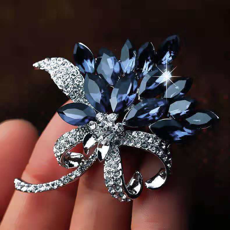 Floral Design Brooch Image 4