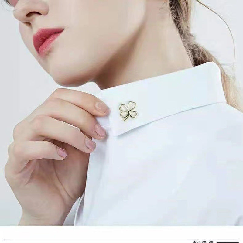 Stylish alloy brooch with floral design