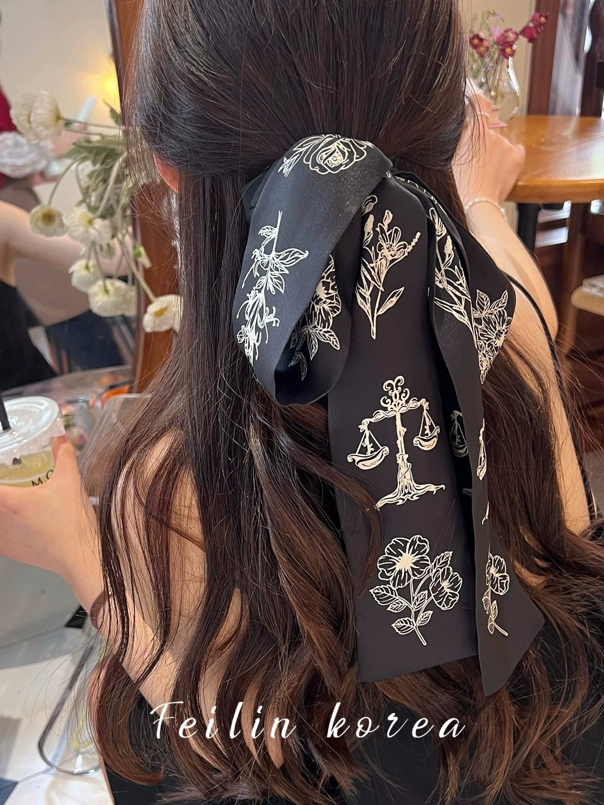 Elegant bow-knot hair tie in fabric