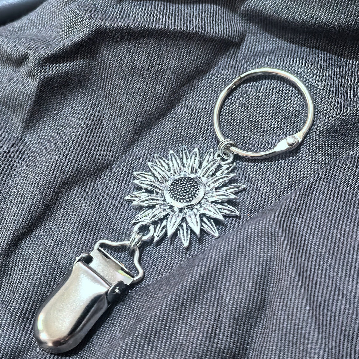 Fashionable accessory for hats