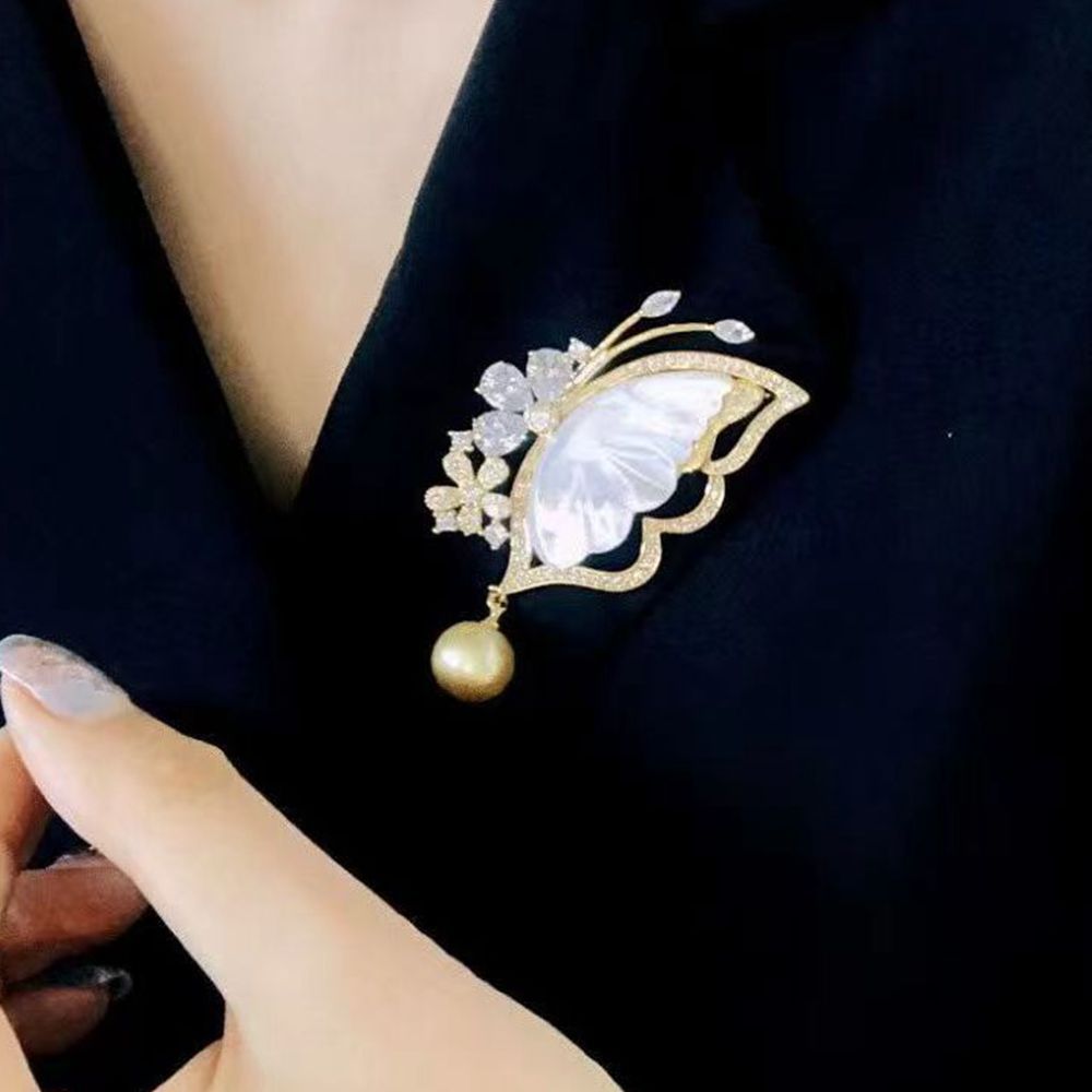 High-End Fashion Accessory Brooch Image 2