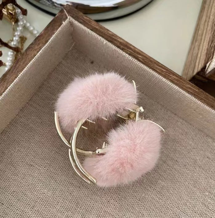 Elegant Plush Hair Claw for High Ponytails