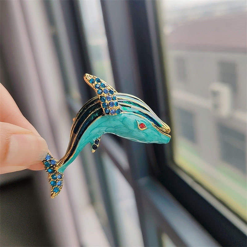 Stylish whale brooch with rhinestones
