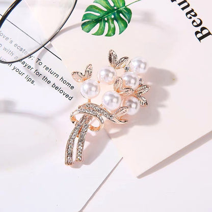 Trendy heart brooch with a chic look image 8