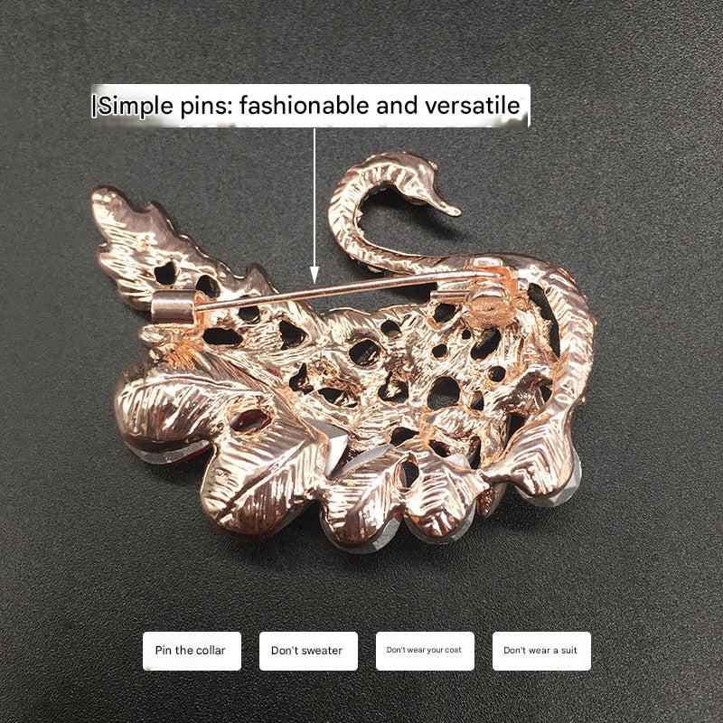 Trendy heart brooch with a chic look image 8