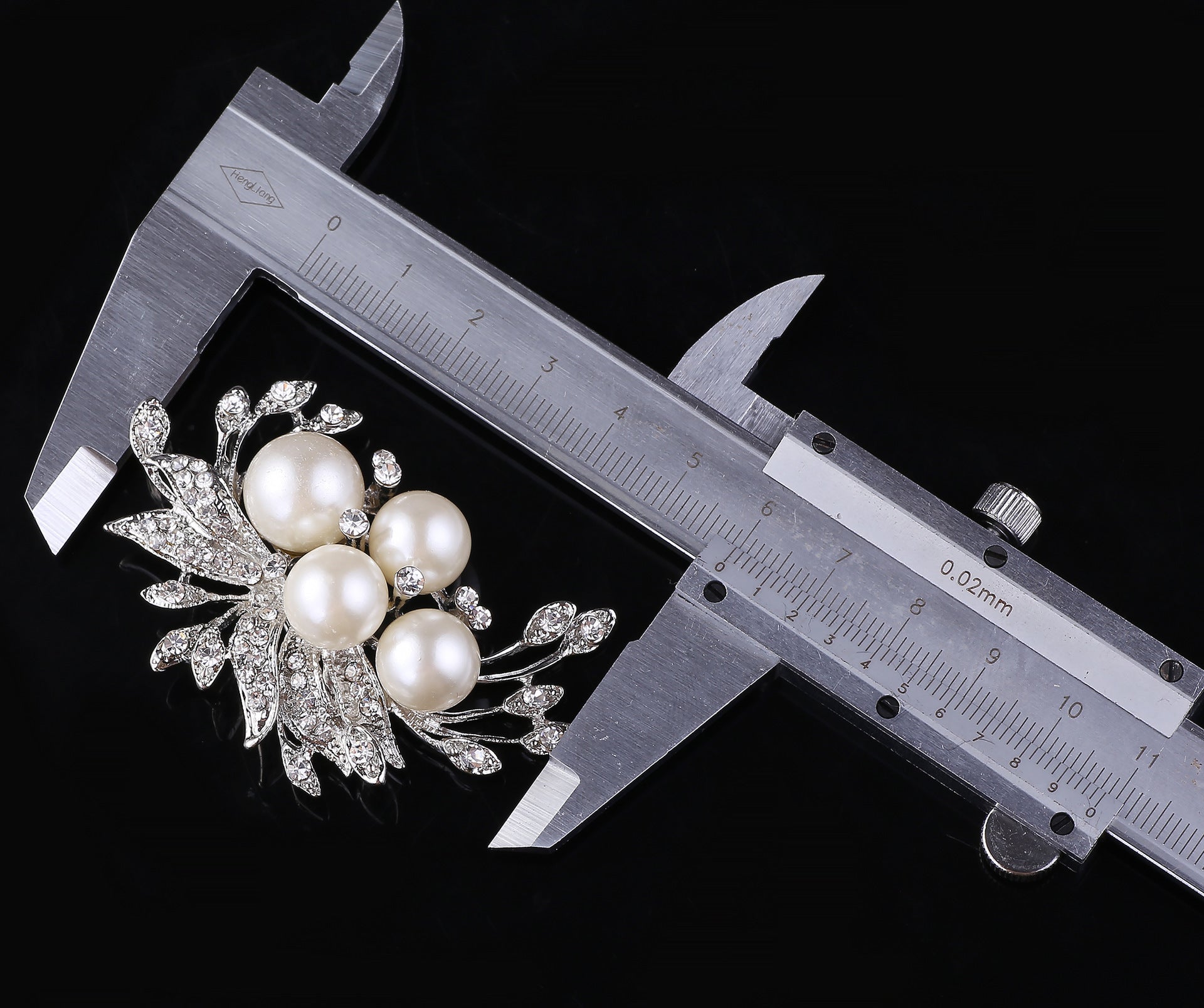 Floral Design Brooch for Women - Image 3