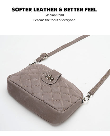 Everyday use of stylish phone bag image 8