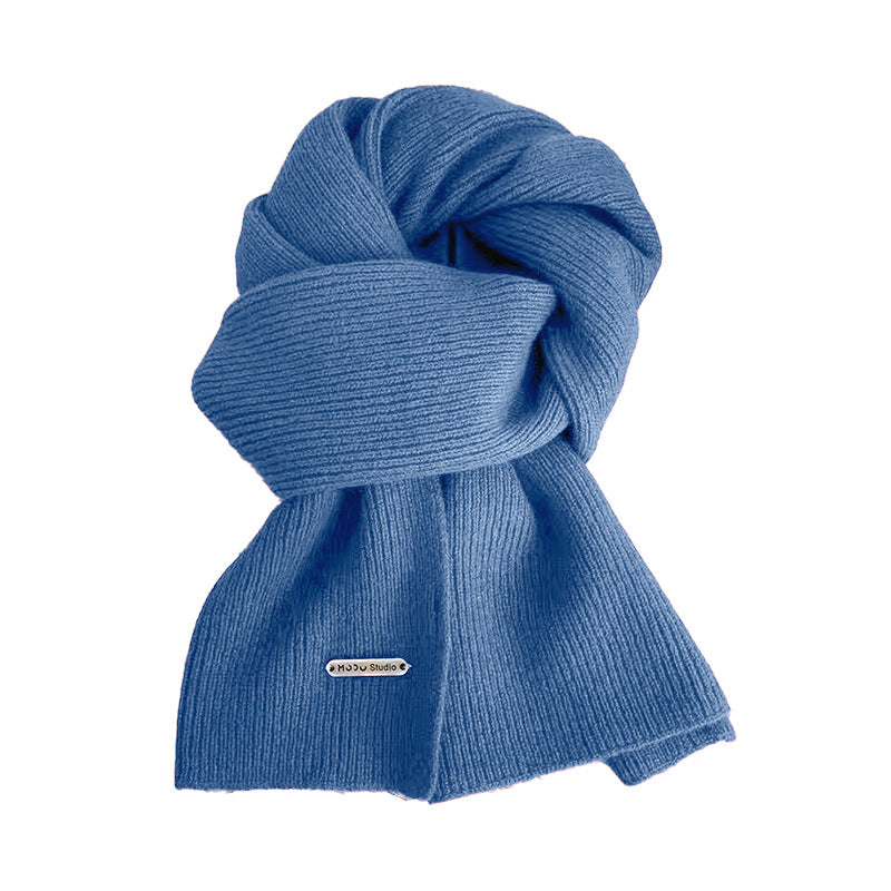 Cozy knitted scarf gray