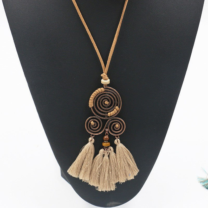 Long necklace styled with casual outfit image 10