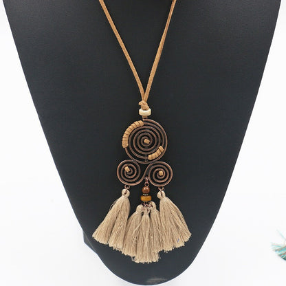 Long necklace styled with casual outfit image 10