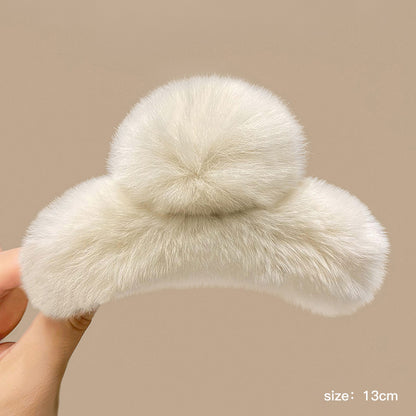 Winter hair accessory featuring stylish claw design