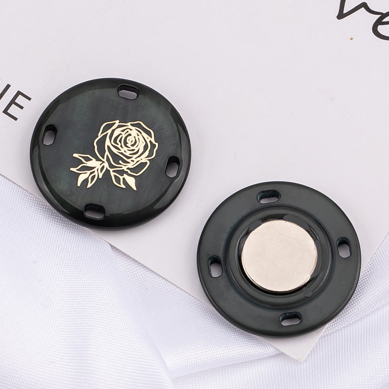 Invisible button for coats and bags