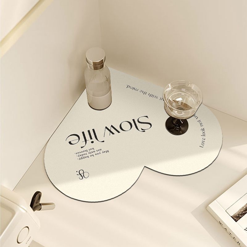 Diatomaceous countertop mat for splashes