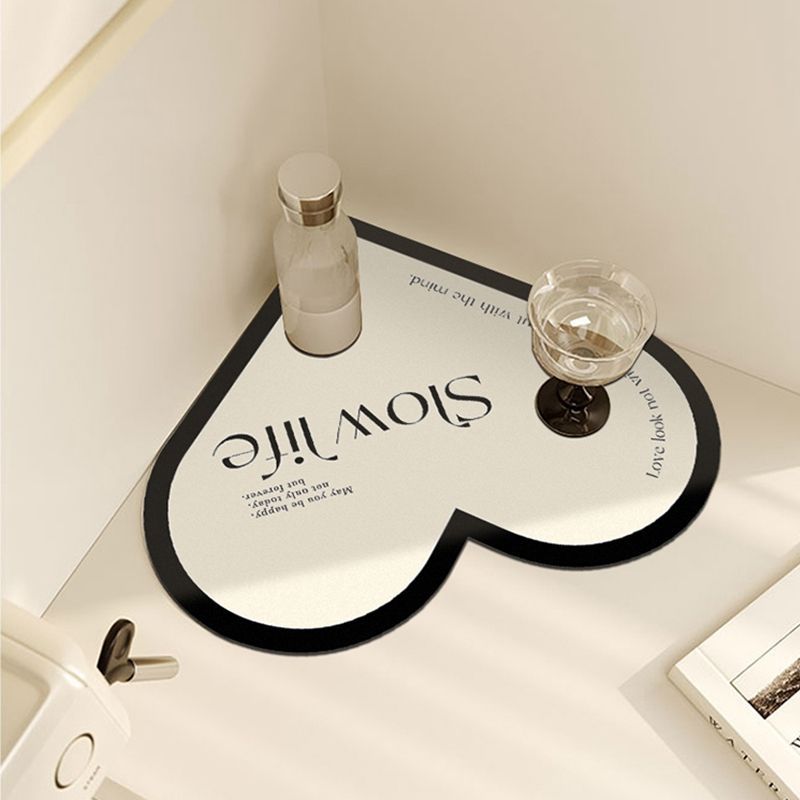 Absorbent kitchen mat in cream color