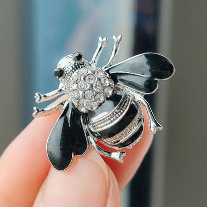 Bee Brooch Glamorous Style Featured Image 8