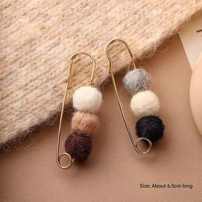 Winter accessory with adjustments
