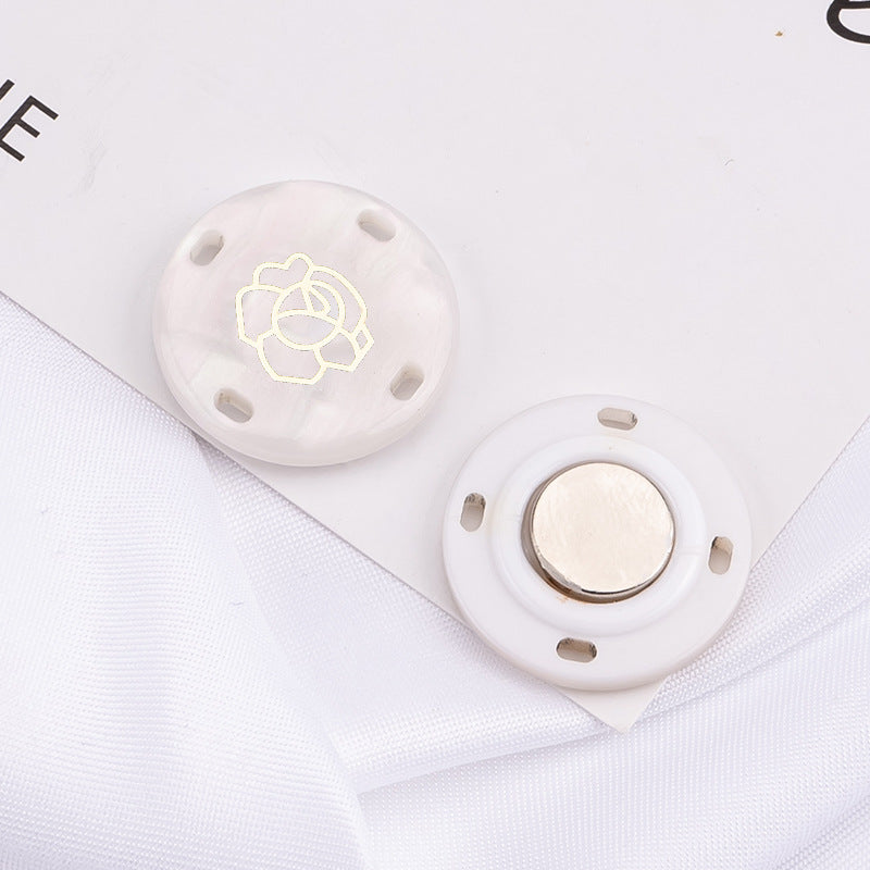 Invisible button for coats and bags