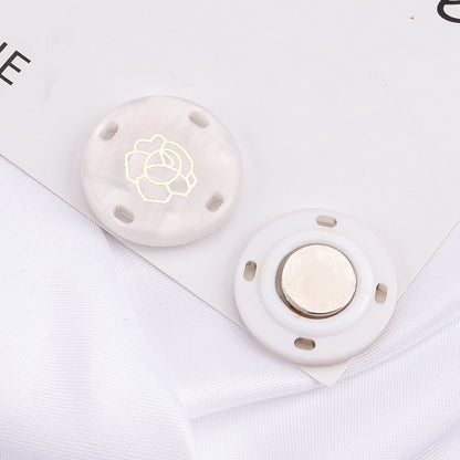 Invisible button for coats and bags