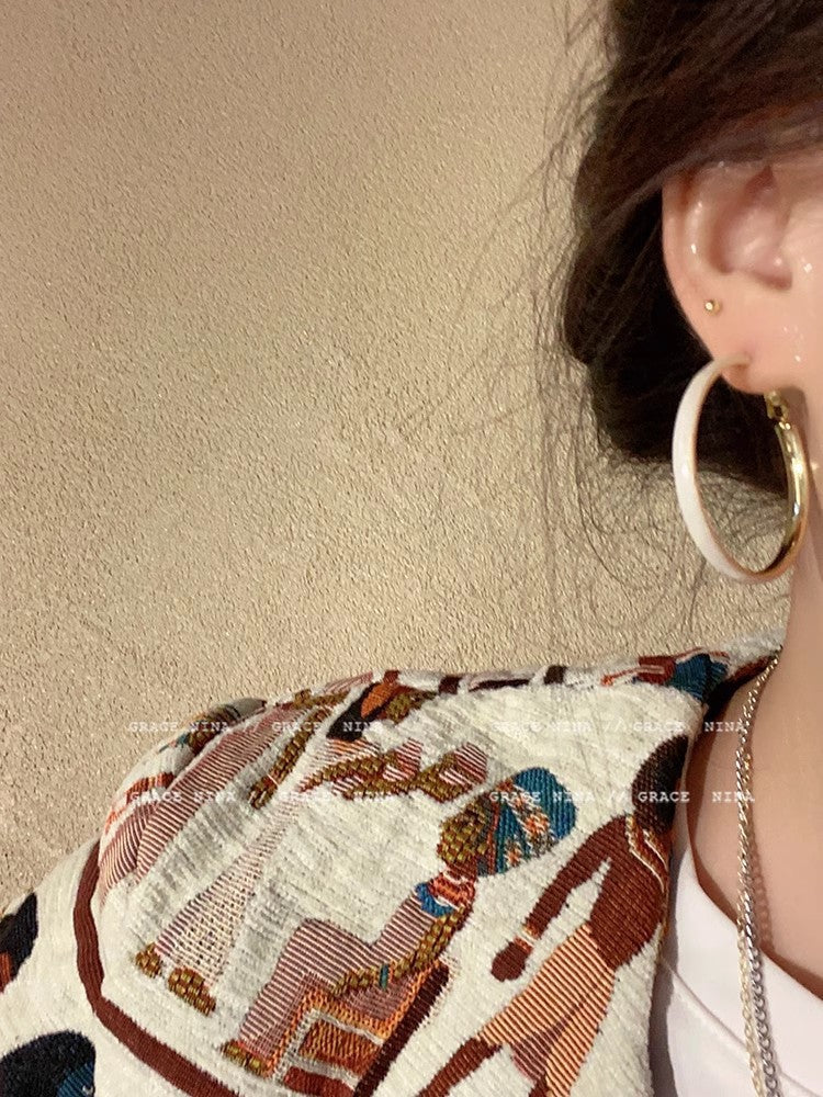 Stylish women's circle earrings