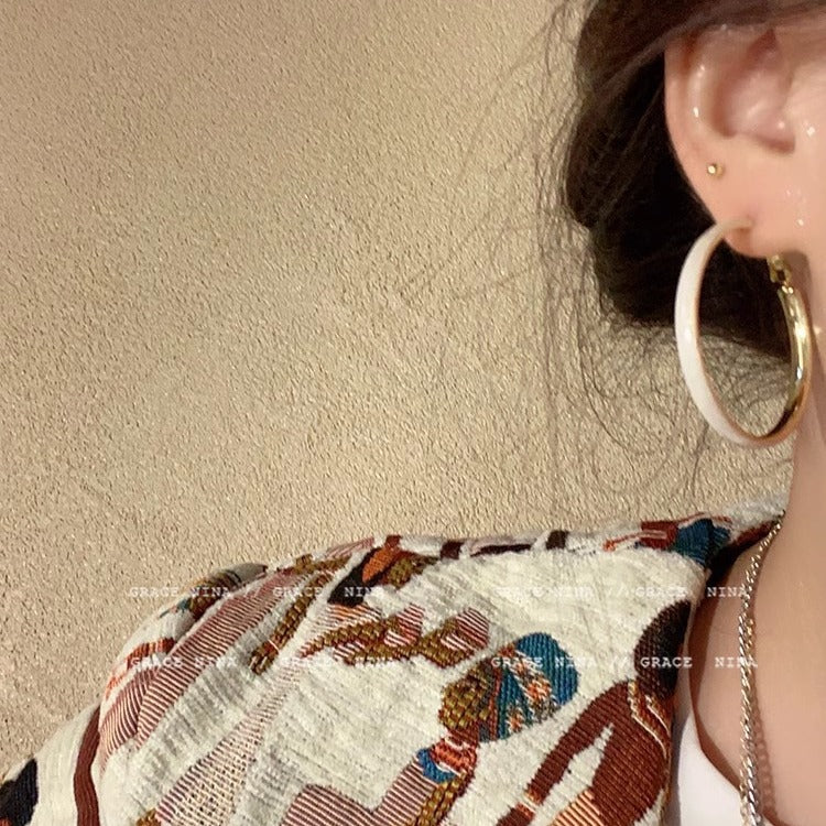 Stylish women's circle earrings