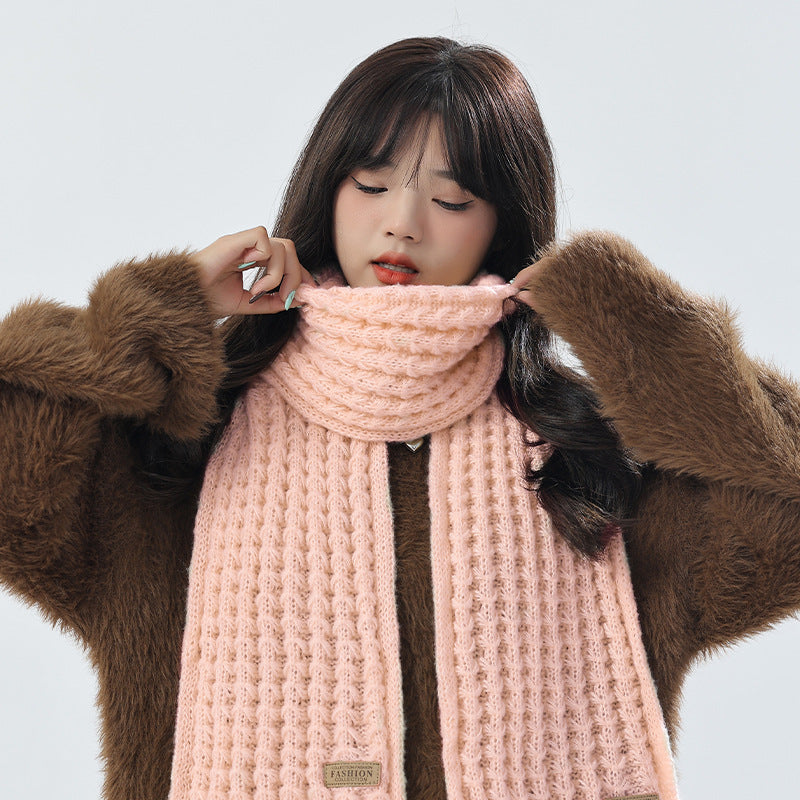 Elegant white knit hat with scarf