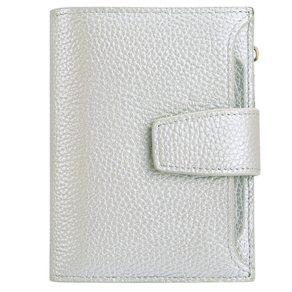 Compact women's wallet with zipper closure