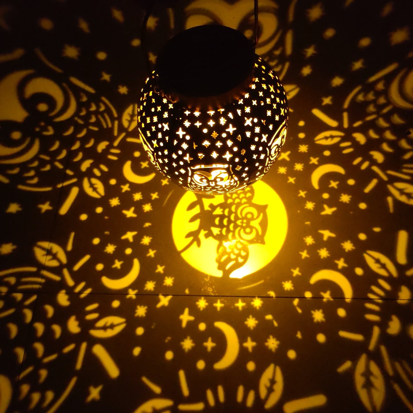 Enchanting projection lights for backyard ambiance