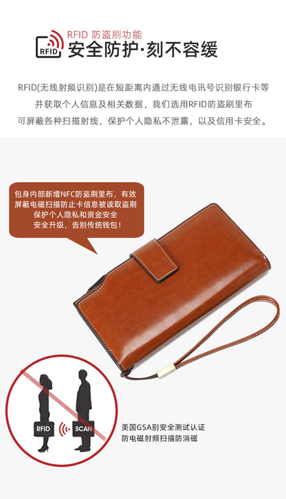 Fashionable wallet with spacious interior