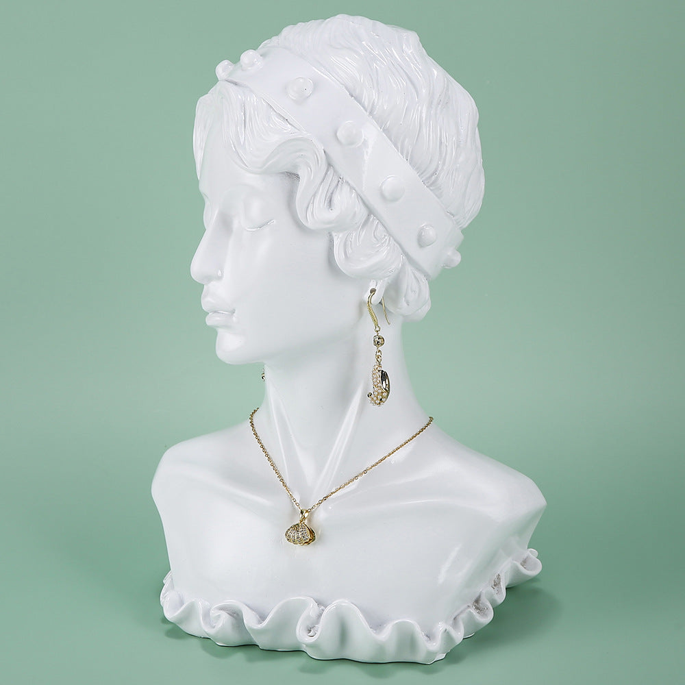 mannequin statue in Nordic style for earrings display