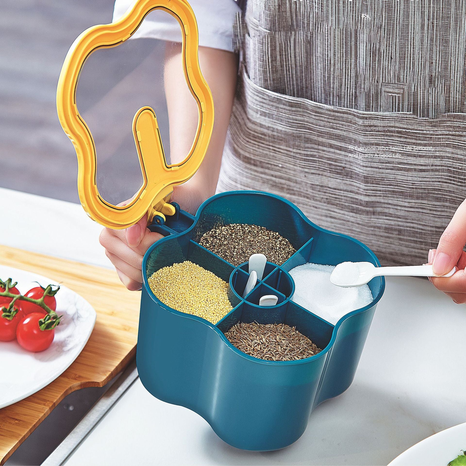 Efficient seasoning storage solution