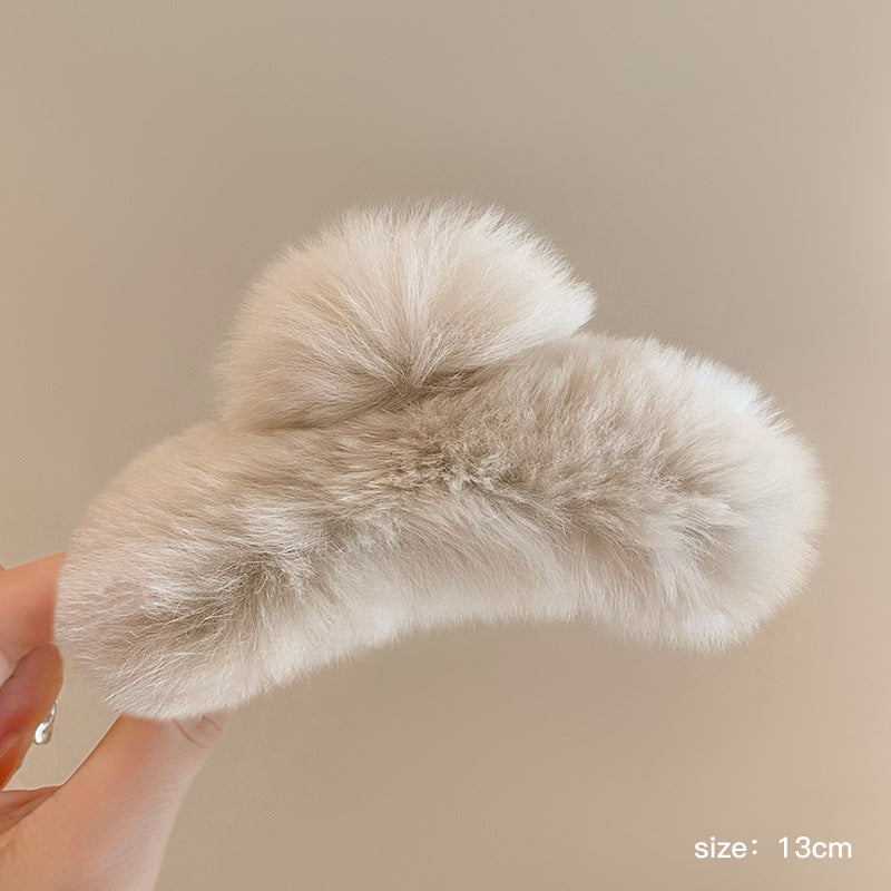 Cozy and stylish hair clip suitable for any outfit