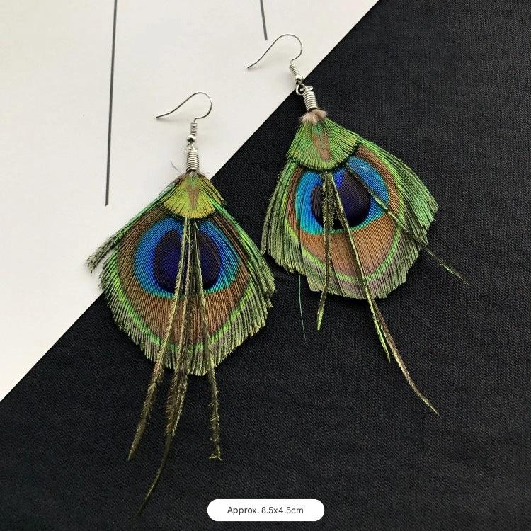 Artistic Feather Earrings Design - Image 4