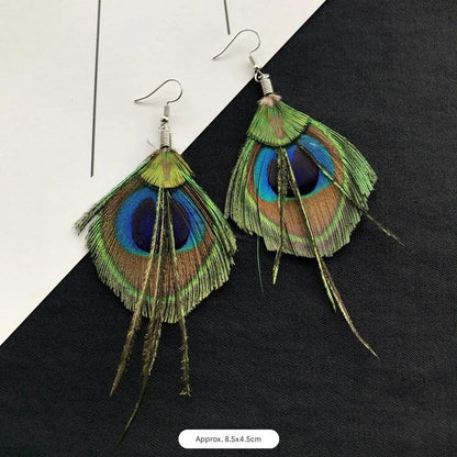 Artistic Feather Earrings Design - Image 4