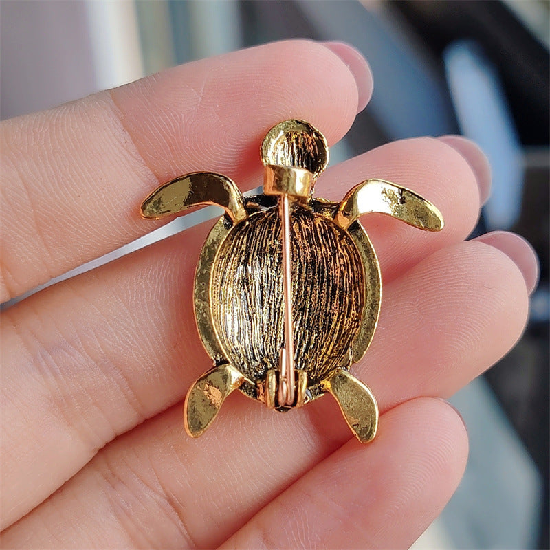 Stylish vintage turtle pin accessory image 2