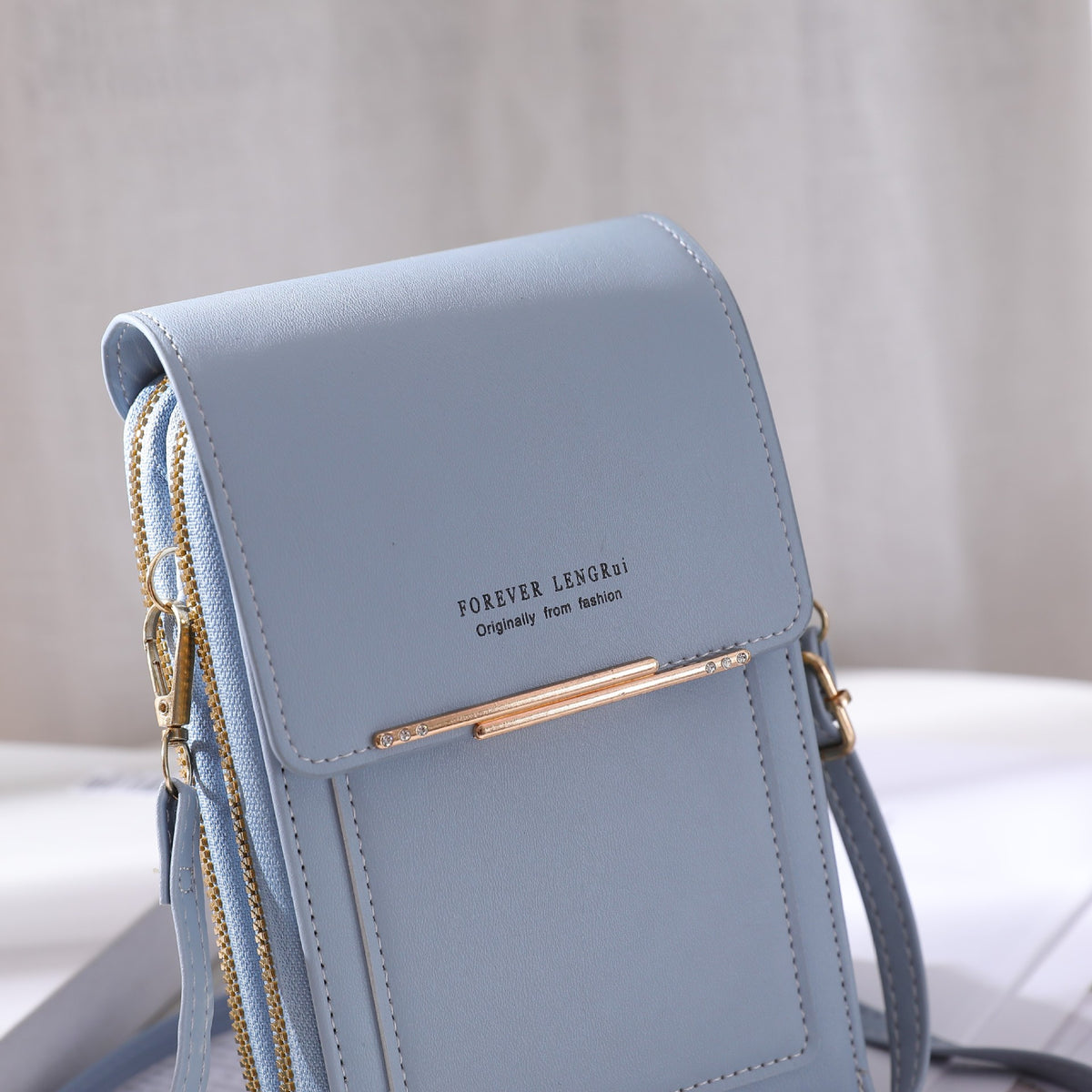 Purple PU shoulder bag with zipper