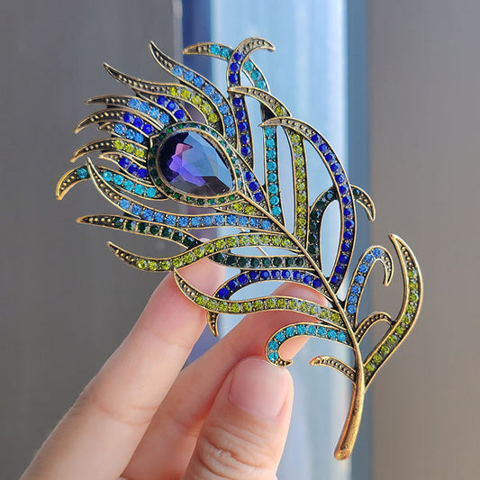 Beautifully crafted brooch for fashion lovers image 8