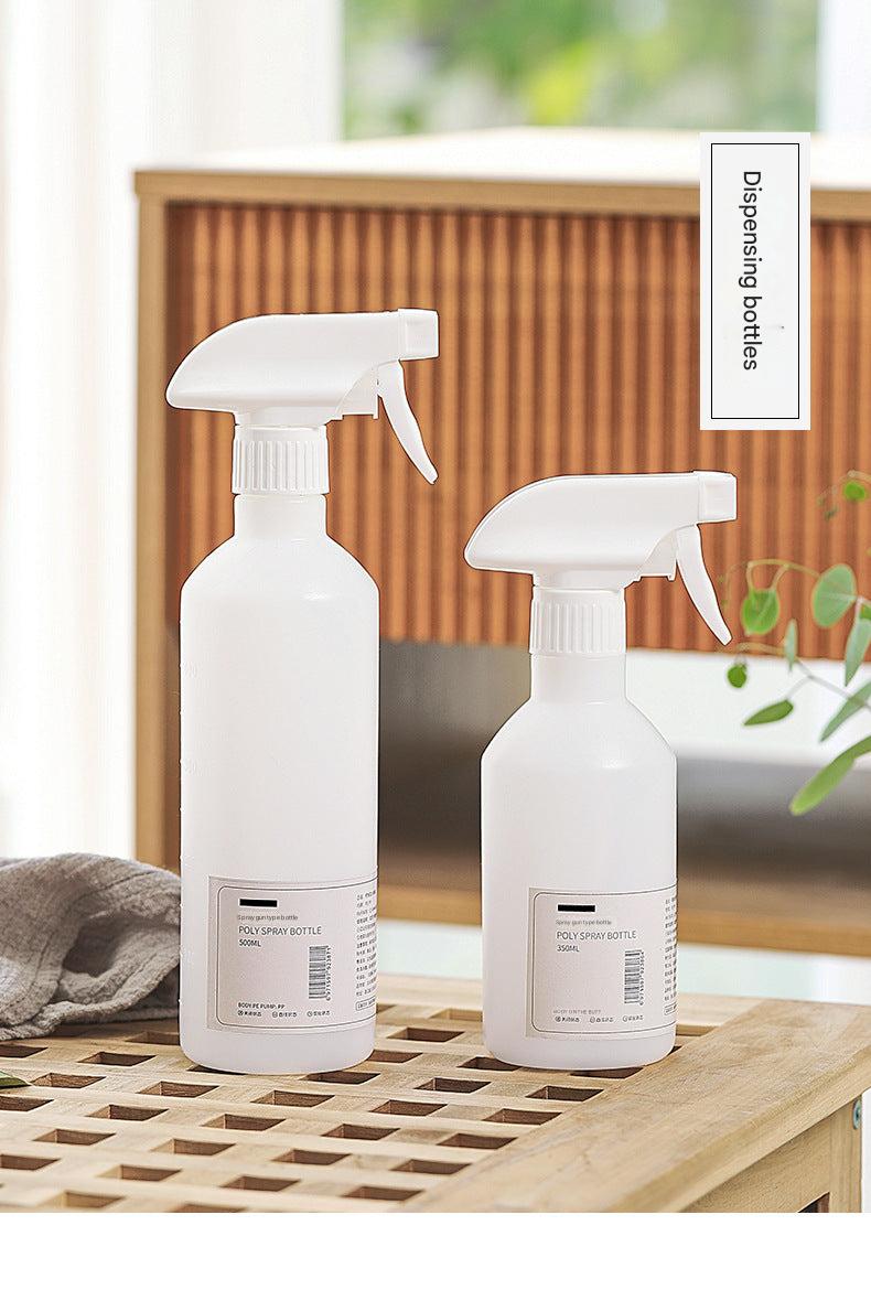 Lightweight plastic spray bottle 4